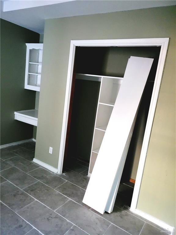 Building Photo - 16 Fairway Dr