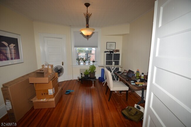 Building Photo - 598 Valley Rd