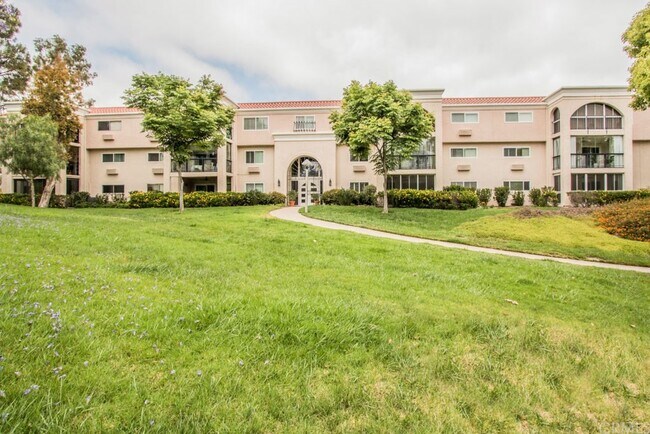 Building Photo - 5500 Paseo Del Lago W