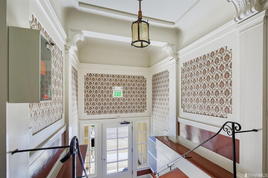 Building Photo - 250 Irving St