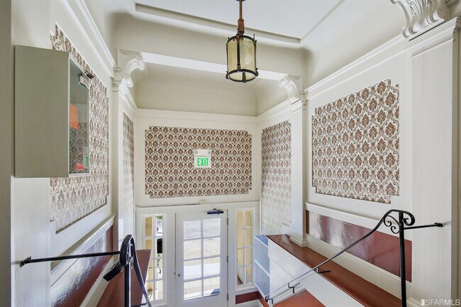 Building Photo - 250 Irving St