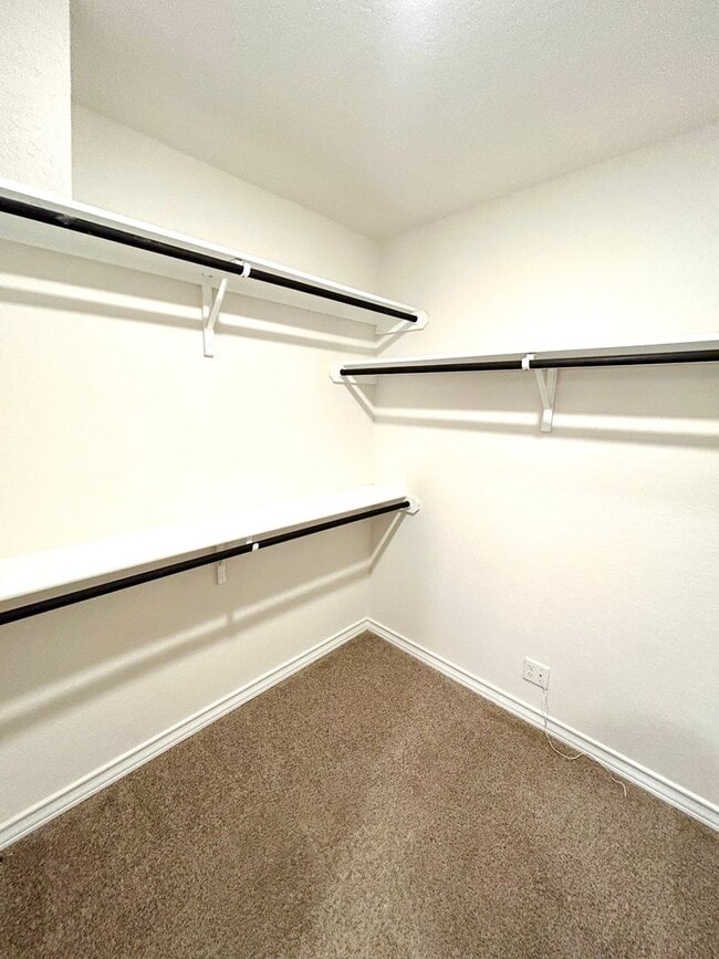 Building Photo - **APPLICATION RECEIVED** *MOVE IN SPECIAL* Stunning 4/2 Home With Access To Pool, Trails & 24-Hou...