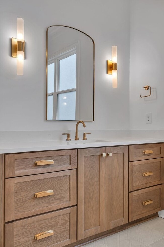 Building Photo - Luxury living in this brand new home - Franklin, TN