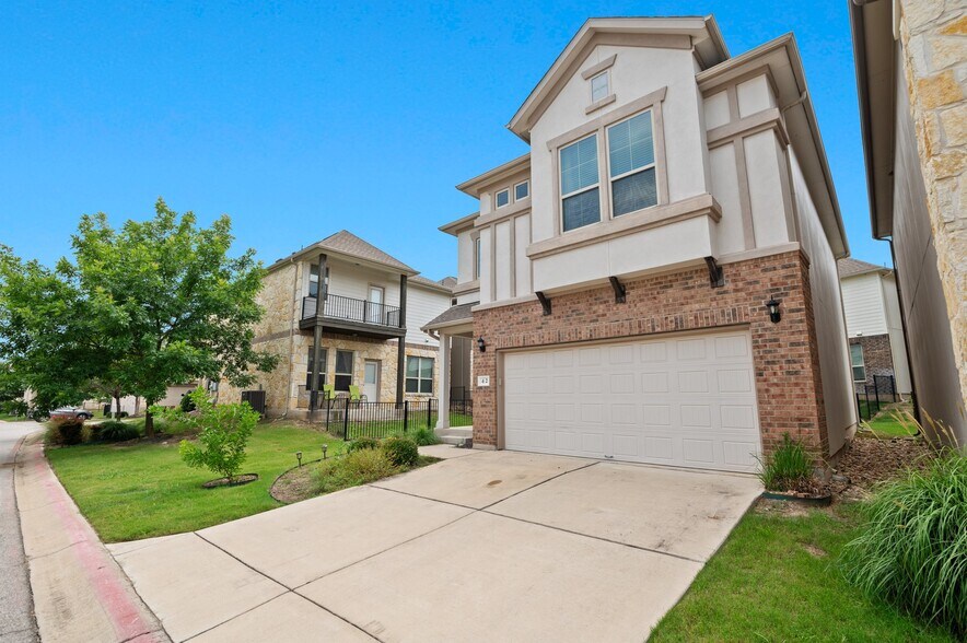 Building Photo - 2105 Town Centre Dr
