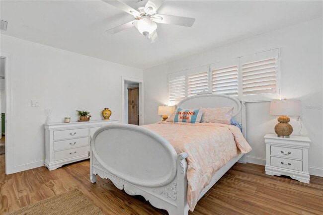 Building Photo - 10124 Yacht Club Dr