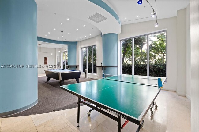 Building Photo - 4001 S Ocean Dr