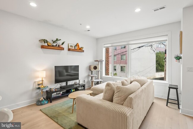 Building Photo - 662 Glick Ct NW