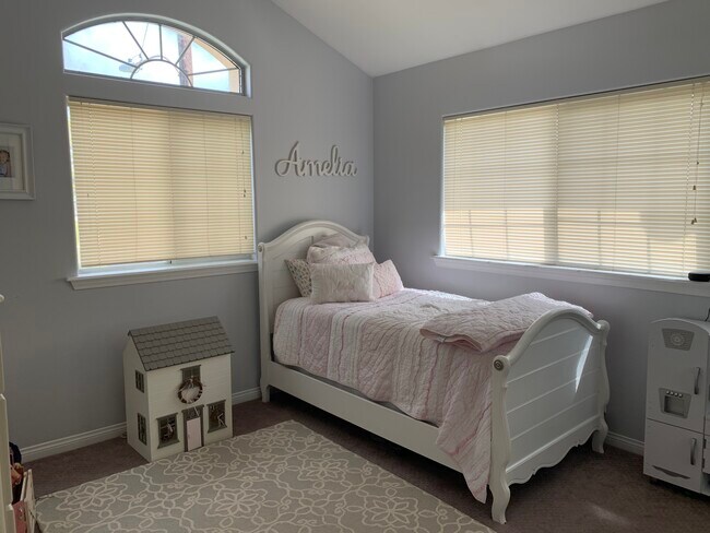 Building Photo - 2224 Ruhland Ave