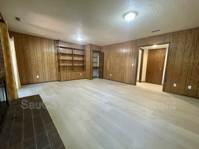 Building Photo - 324 SE 30th Ave