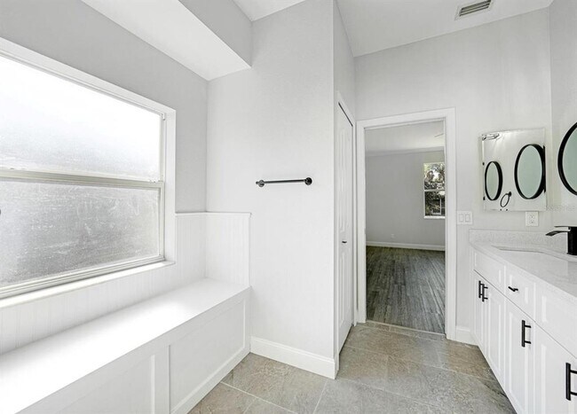 Building Photo - 1647 Squaw Ln