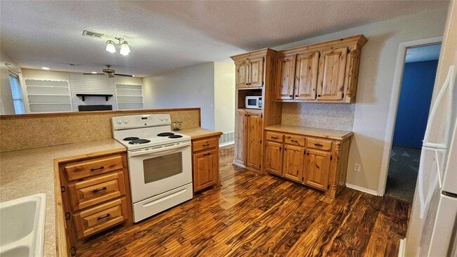 Building Photo - 1008 W Silver Meadow Dr