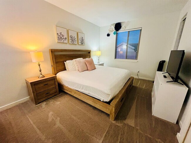 Building Photo - 15557 W 95th Ave