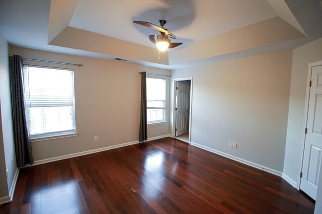 Building Photo - 264 W Bland St