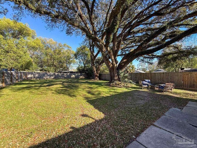 Building Photo - 224 N M St