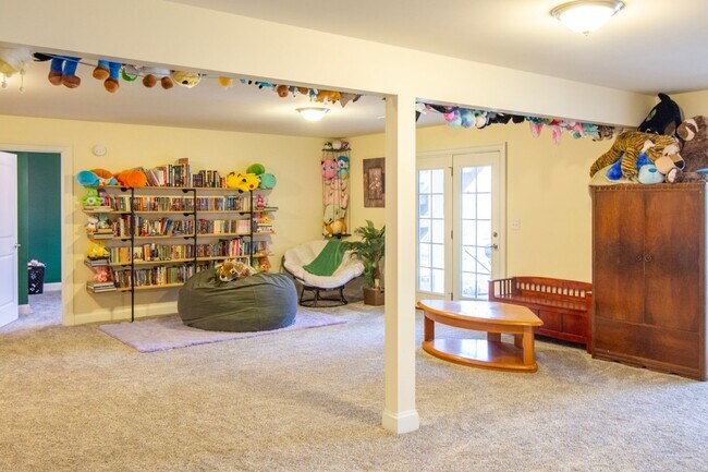 Building Photo - 6883 Birmingham Dr