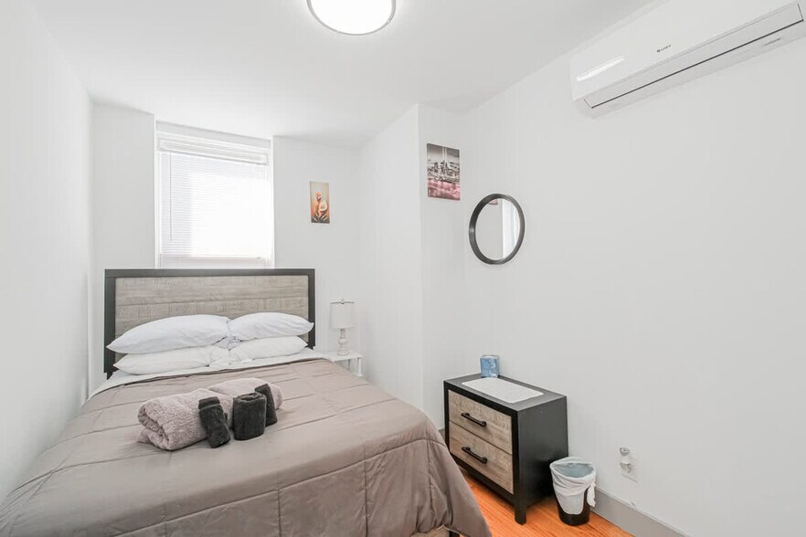 Building Photo - 479 Putnam Ave