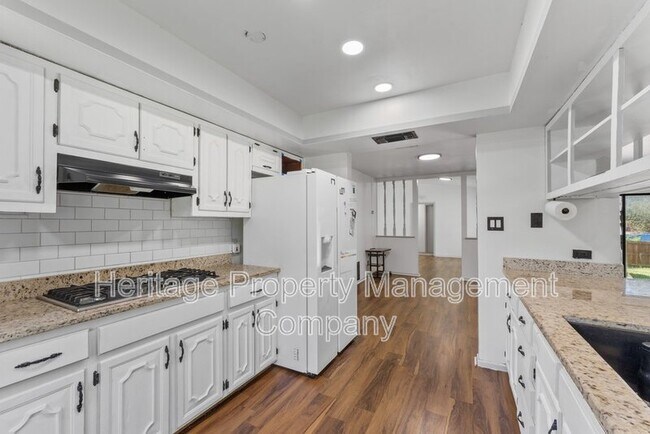 Building Photo - 2526 Town Briar St