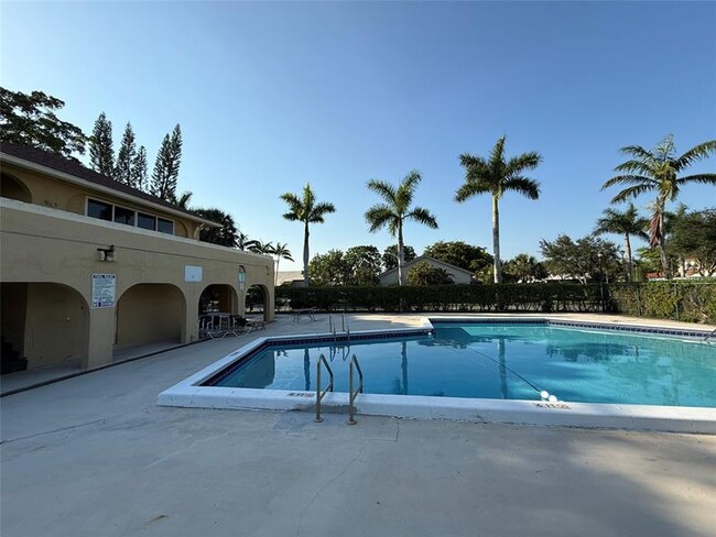 Building Photo - 10762 La Placida Dr