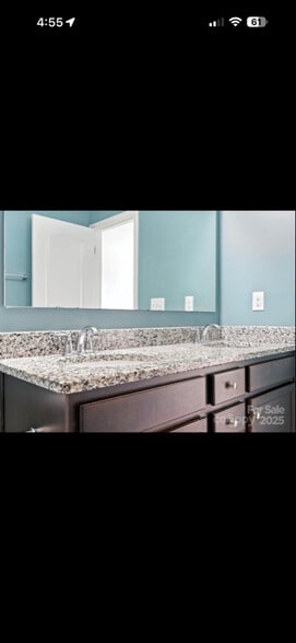 Building Photo - 940 Von Buren Blvd