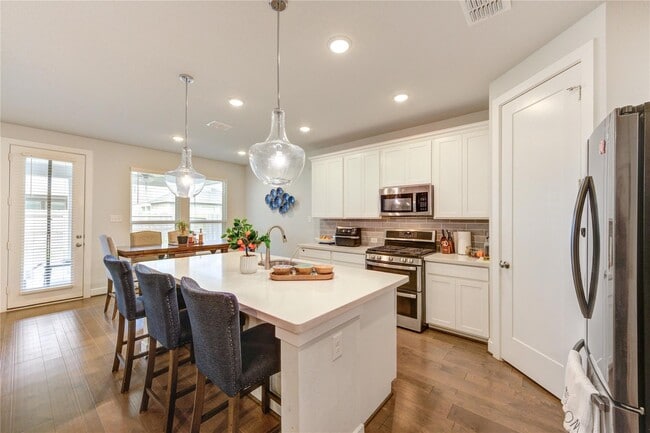 Building Photo - 9210 Lair Cove Dr