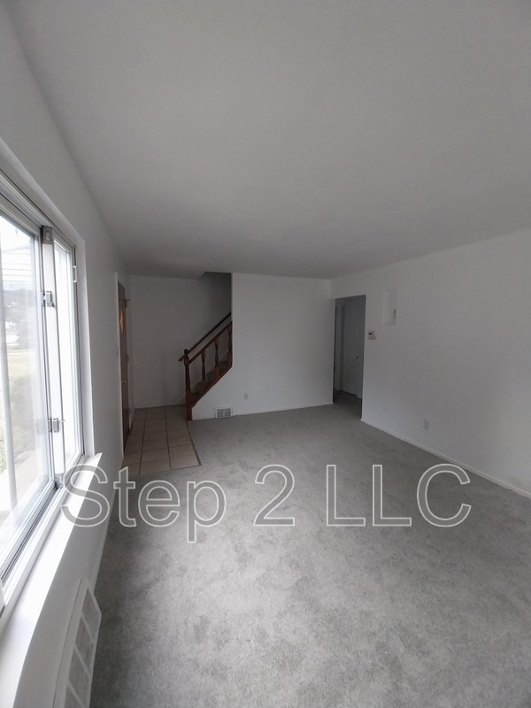 Building Photo - 25670 Briardale Ave