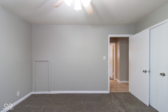 Building Photo - 6213 Commodore Dr