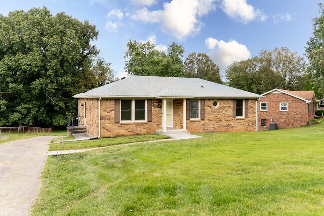 Building Photo - 729 Pollard Rd