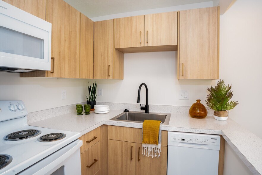 Building Photo - 947 E 400 S