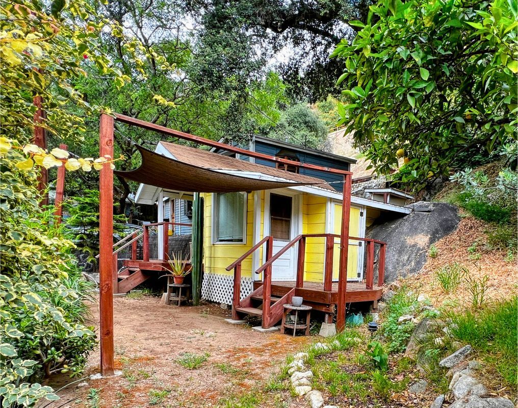 Building Photo - 586 Los Rocas Dr