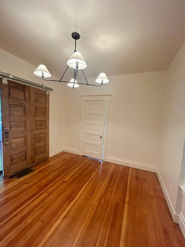 Building Photo - SFH 290 - Yamhill Duplex