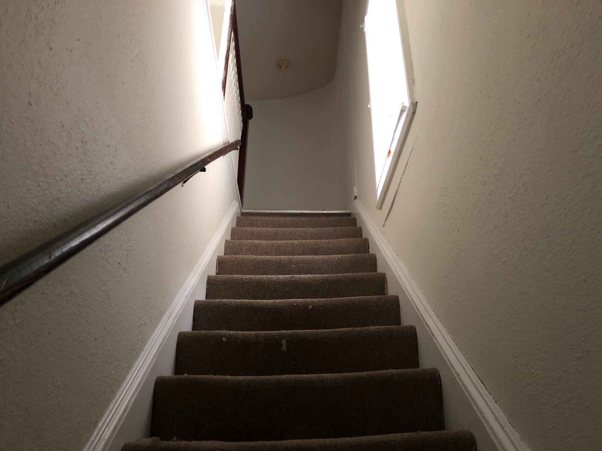 Building Photo - 516 E Chestnut St