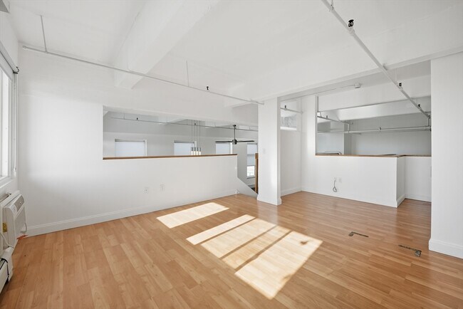 Building Photo - 15 E Park St