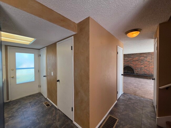 Building Photo - 1623 Mowry Square