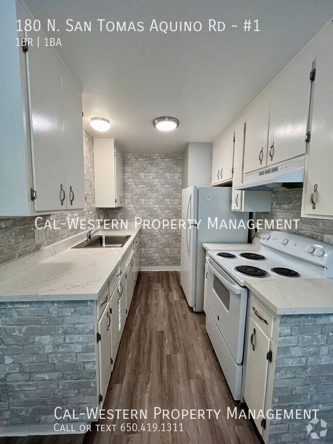 Building Photo - Corner unit, spacious 1/1 Apartment close ...