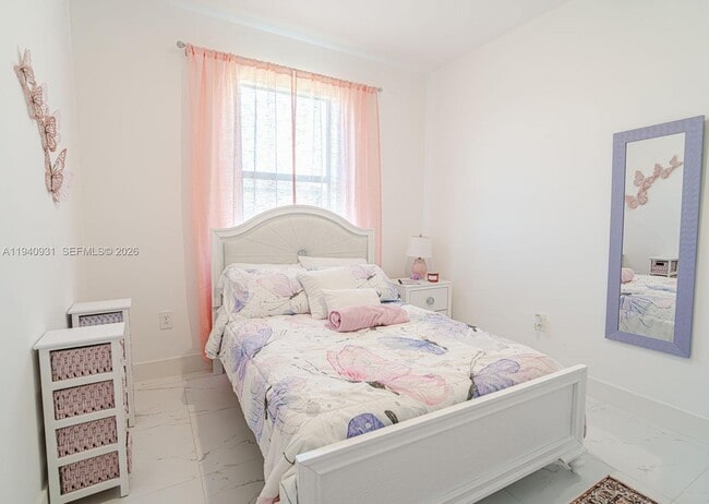 Building Photo - 1516-1518 W 12th St