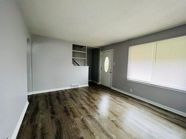 Building Photo - 5227 47th Ave