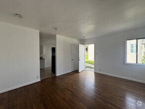Building Photo - 5179 Huntington Dr N