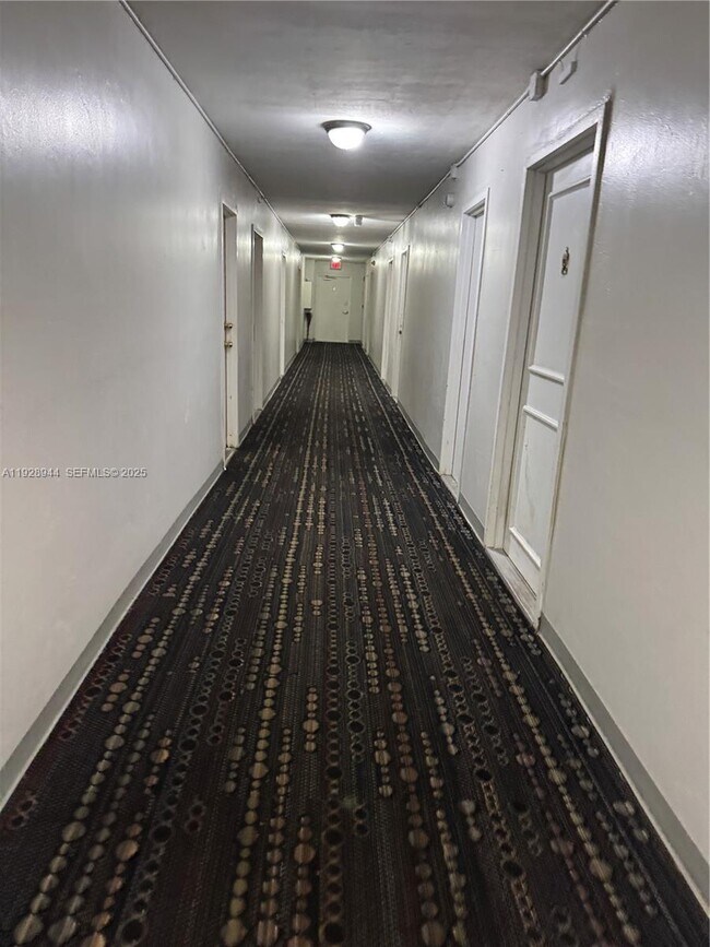 Building Photo - 1470 NE 125th Terrace