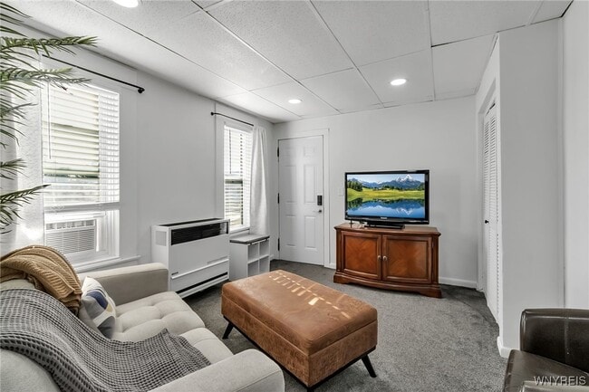 Building Photo - 102 Main St