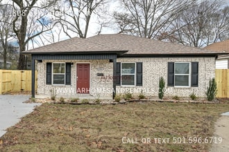 Building Photo - 1808 S Woodrow St