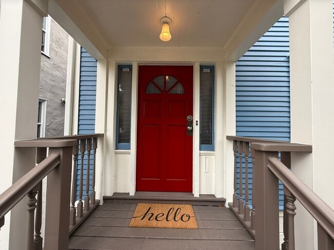 Building Photo - 5BR 1.5BA Berkeley Home | W/D, Dishwasher, Backyard + Storage Near Shattuck & Berkeley Bowl