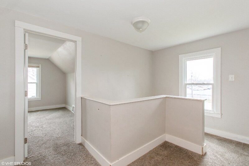 Building Photo - 2510 Lakeshore Dr