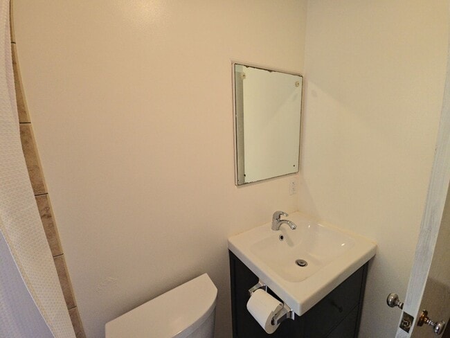 Building Photo - 3BD/2BA Eureka home is close to Sequoia Park, boasts infrared sauna!