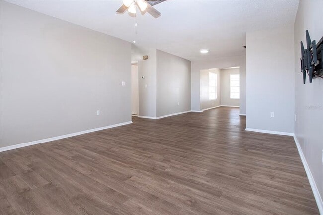 Building Photo - 802 Buttonwood Dr