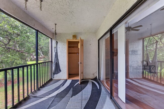 Building Photo - Cozy 3 Bedroom Available in Tampa!