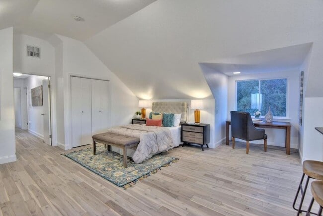 Building Photo - $14995 - Stunning Valley Views from Los Gatos/Monte Sereno Hills, 5 Bd / 3 Ba - **COMING SOON**