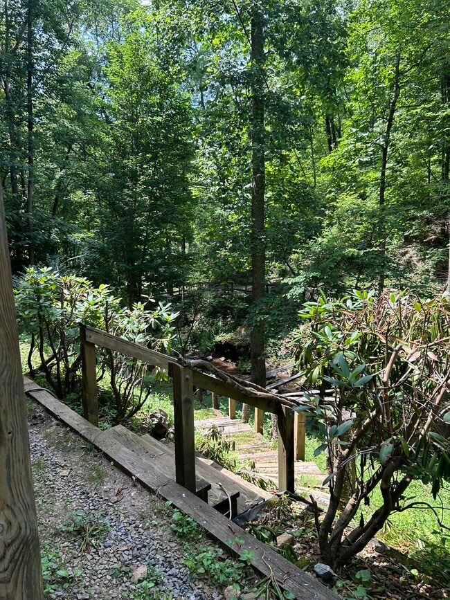 Building Photo - 466 Old Camptown Dr