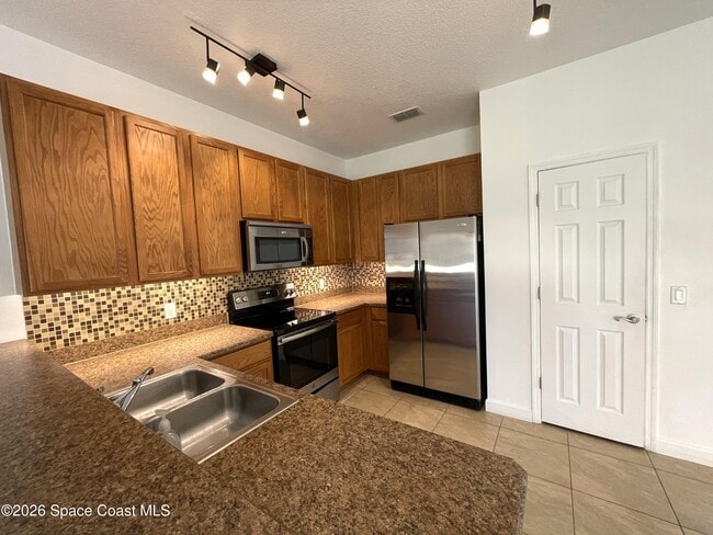 Building Photo - 2600 Revolution St