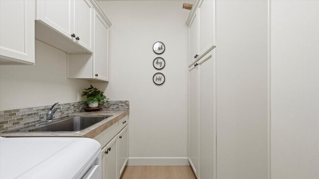 Building Photo - 8731 W Skagit Ave