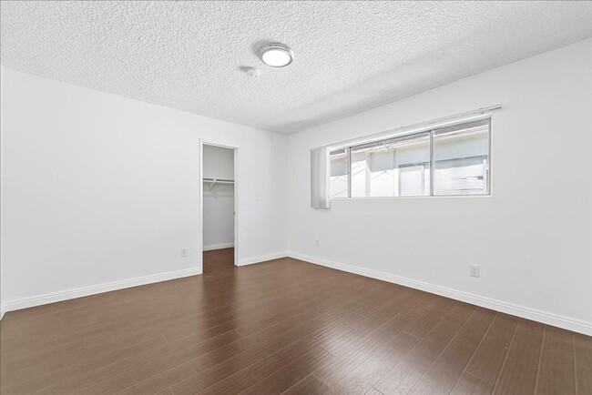 Building Photo - 5709 Hazeltine Ave